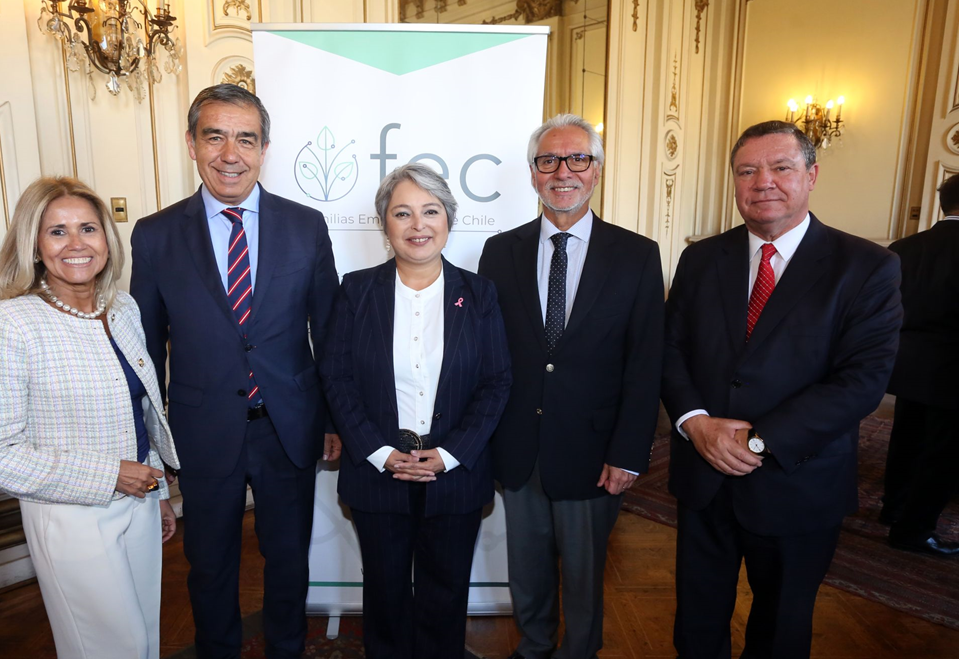FEC cierra ciclo de encuentros con candidatos presidenciales junto a Jeannette Jara