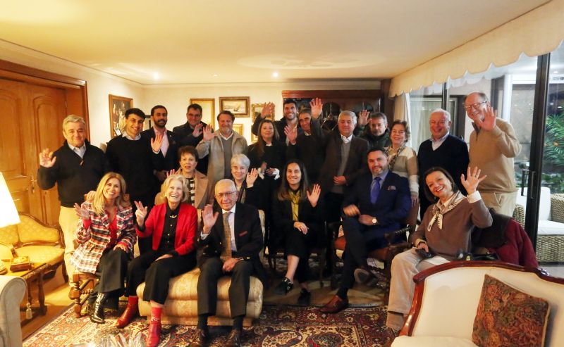 Conversatorio en casa de socios